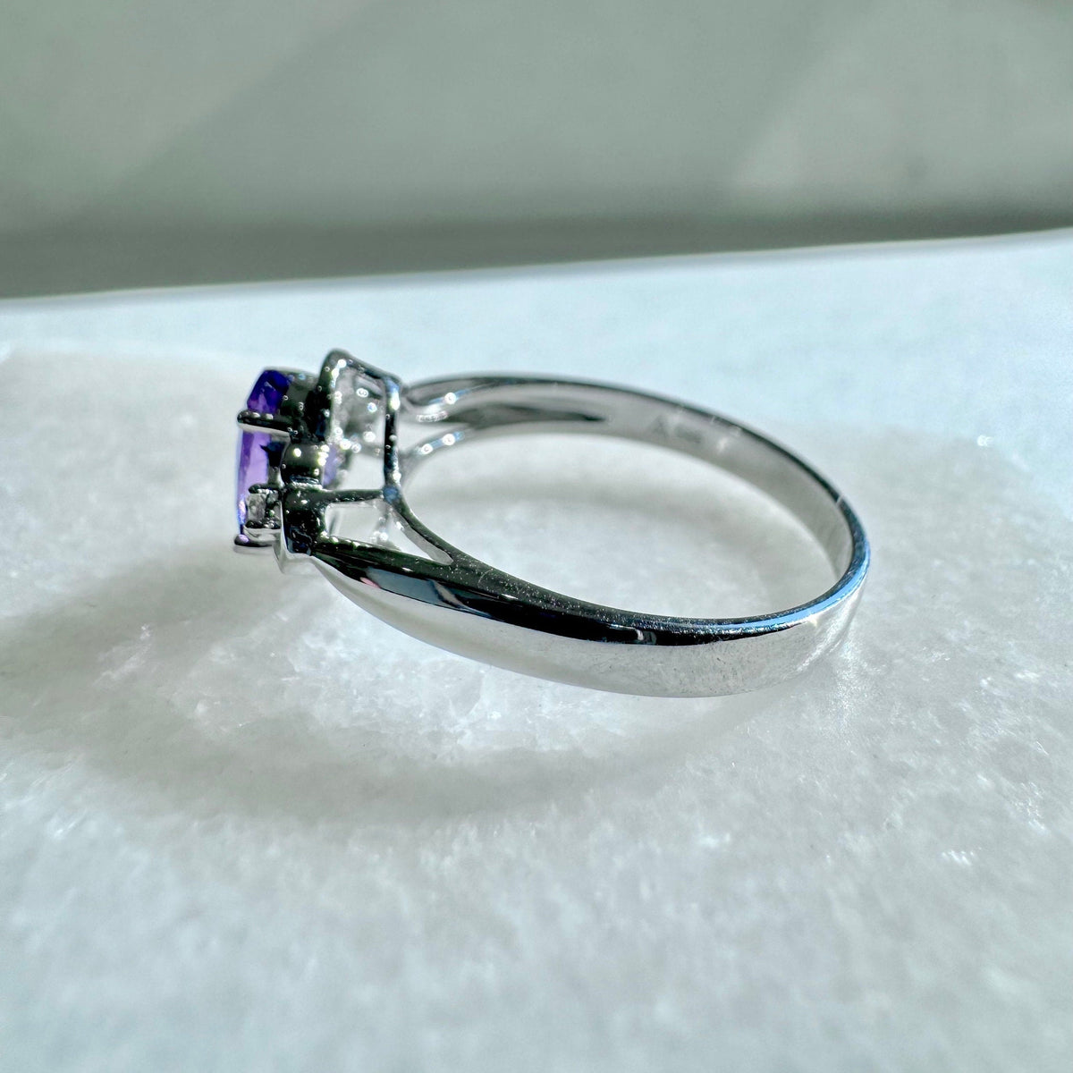Genuine Amethyst and Diamond Oval Ring｜14k Solid White Gold