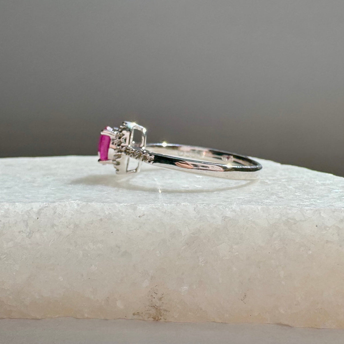 Genuine Ruby and Diamond Oval Ring｜14k White Gold