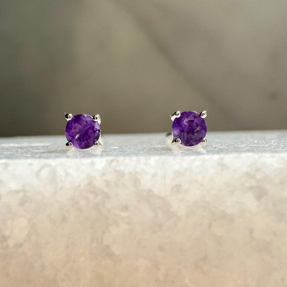 Genuine Amethyst 3mm Round Cut Stud Earrings / 14k Solid Gold